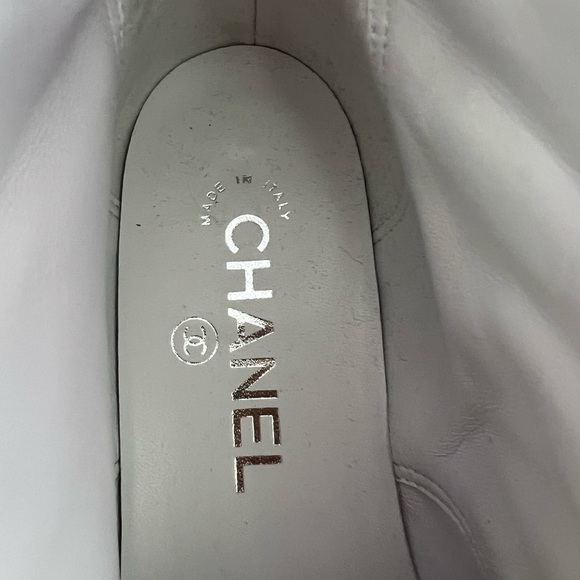 SOLD!!!Chanel white leather quilted combat 2021 collection lace up boots 35 - Picture 16 of 17